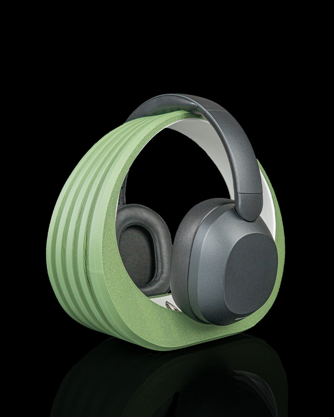 Ring Dock — a 3D-printed circular headphone holder — front view