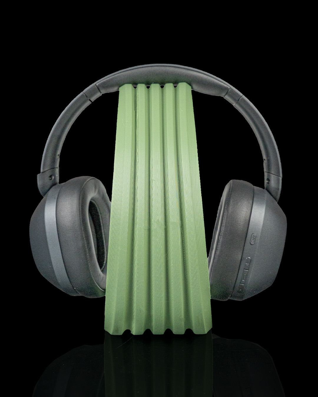 Ring Dock — a 3D-printed circular headphone holder — close-up detail