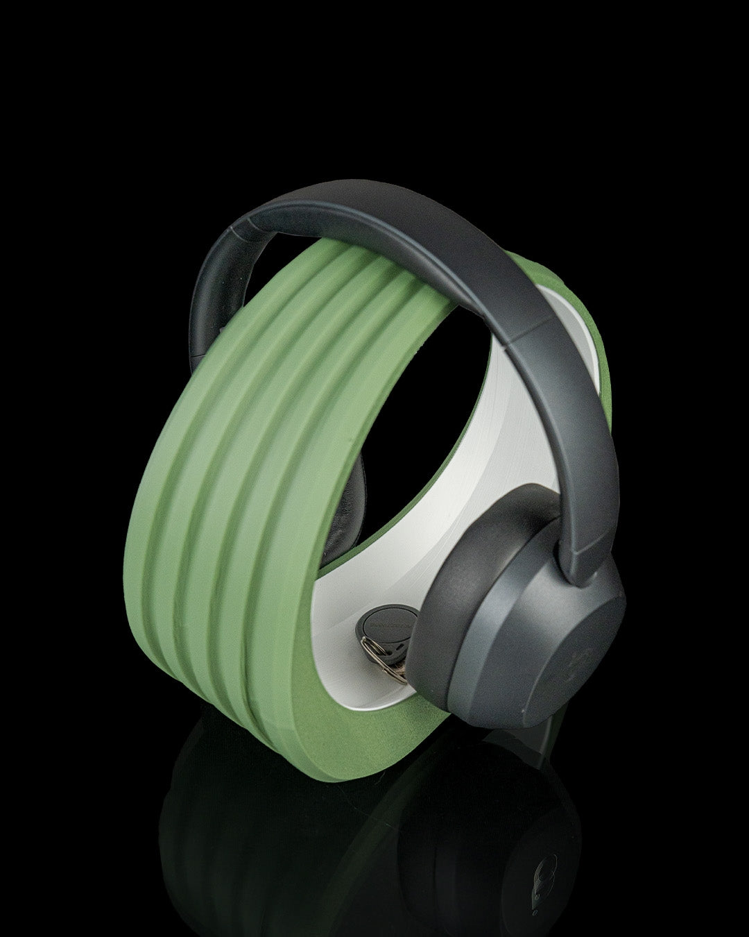 Ring Dock — a 3D-printed circular headphone holder — holding headphones in use