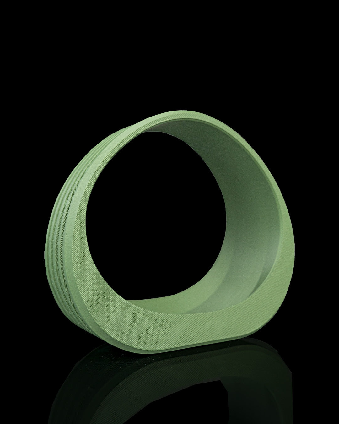 Ring Dock — a 3D-printed circular headphone holder — rear view