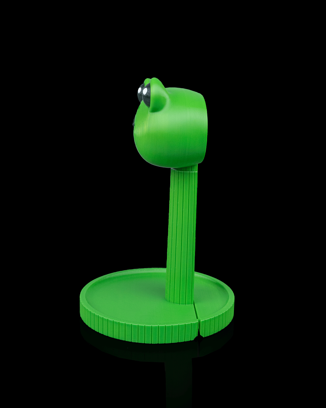 Ribbit — a frog-shaped 3D-printed headphone stand — three-quarter angle