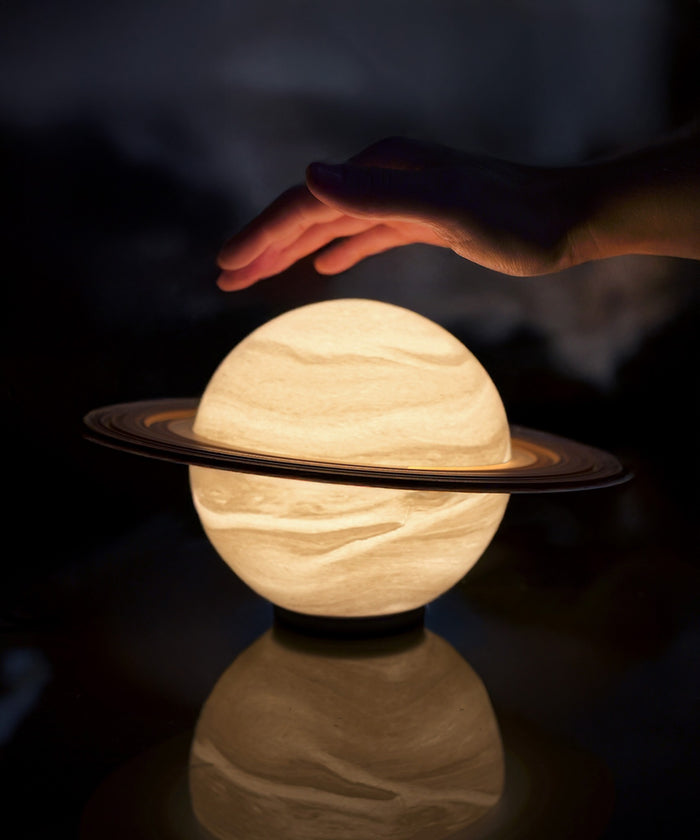 Saturn Planet Lamp: Ringed 3D-Printed Glowing Globe