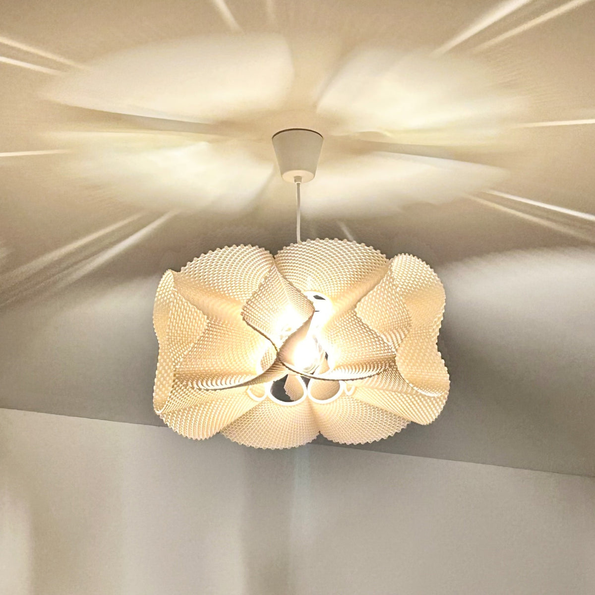 Coroa Pendant Light — light rays cast across the ceiling