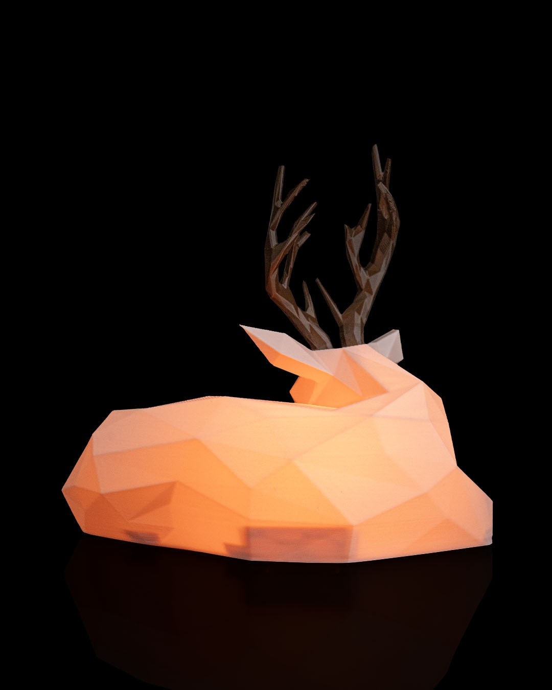 Lowpoly Reindeer Table Lamp — photo 4