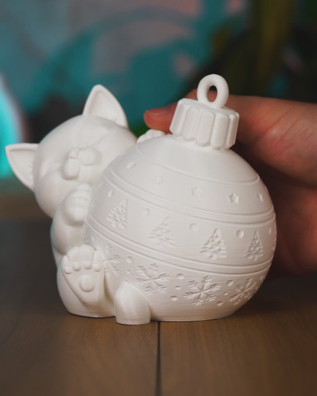 Kitten Ornament Table Lamp — video